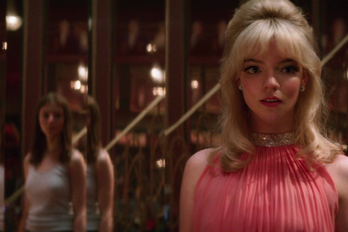 GoWith_theBlog's tweet image. Mitigé sur LAST NIGHT IN SOHO. 
La plongée dans le Swinging London est une merveille (décors, costumes, couleurs, BO), et Anya Taylor-Joy semble avoir tjs vécu dans cette époque.

Le film s'égare par contre bcp trop dans une surenchère de thématiques mal maîtrisées et confuses.