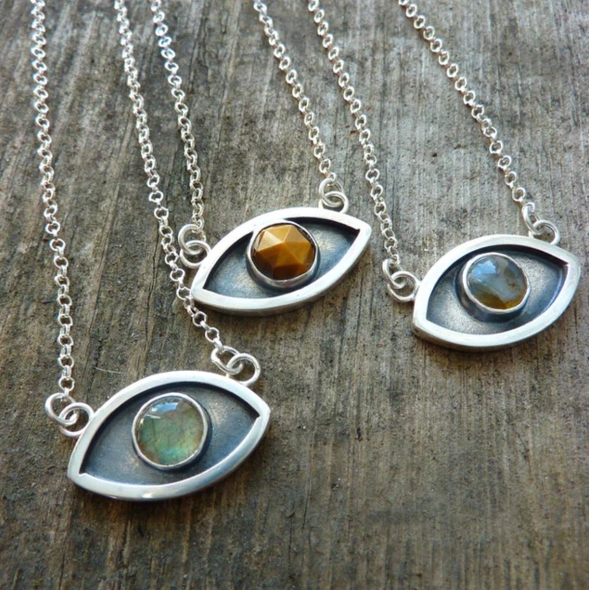 Visit Michelle Johnson in the hall at our winter fair to browse and buy beautiful handmade jewellery.  Michelle works primarily in silver, some gold, copper and brass. Just one week to go! 20th &amp; 21st Nov 10-4pm
Book here: thehearth.co.uk/events/the-hea…