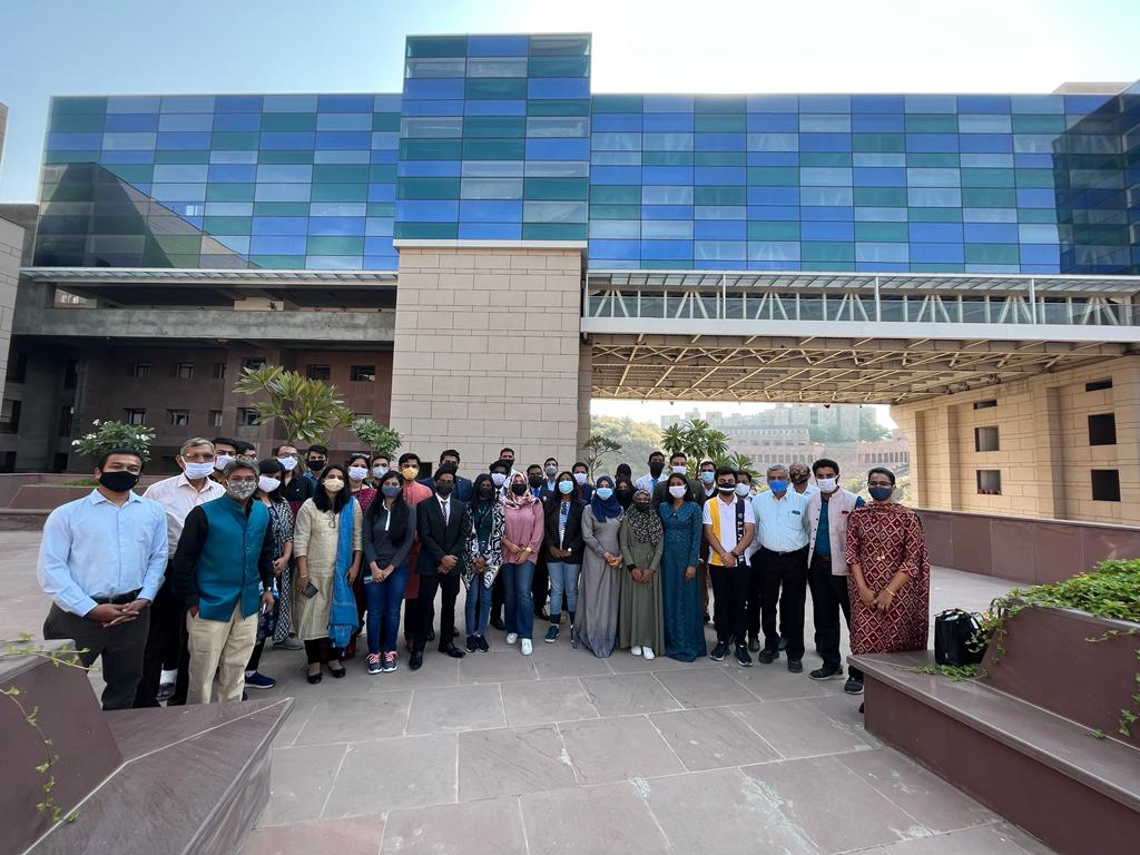 Maldivian delegation on 12.11.2021 visited IIM Udaipur and interacted with students and faculties. Visit was also organised to local self help group in Udaipur where delegation had first hand experience about rural women artists.

<a href="/MEAIndia/">Randhir Jaiswal</a> <a href="/HCIMaldives/">India in Maldives</a>
