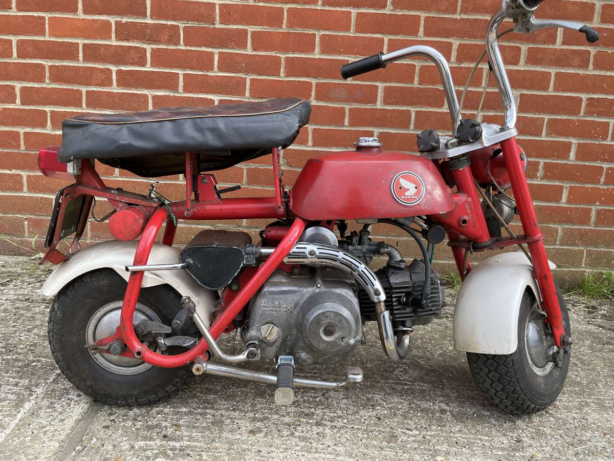 IconicAuc's tweet photo. SOLD! Lot 121, the 1967 Honda Z50M 49cc has sold at The @ClassicMotorNEC today for Β£3,712 (inc. buyers premium). #SilverstoneAuctions #Honda #Motorcycleauction https://t.co/Skd5SlsQAh