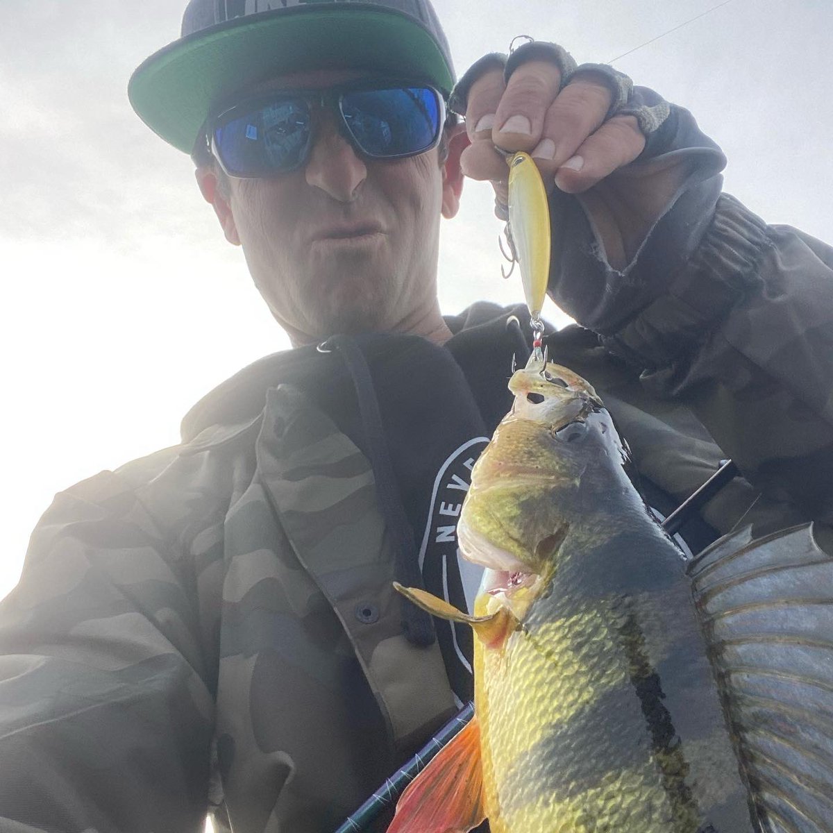 mike_Iaconelli's tweet photo. SUPER FUN day yesterday sharing the boat with Billy Strings! He’s not only one of BEST bluegrass musicians around, but he’s also one hell of a true fish head! @BillyStrings #goingike #myworld #iketakeover https://t.co/hshuhNOEBB