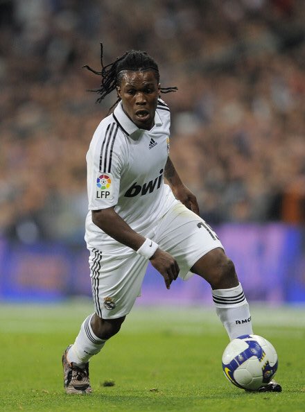 RMadrid_MY's tweet photo. Teka nama bekas pemain Real Madrid.

Bayangan:

1. Gandingan duo tajam bersama Marcelo Salas dari Chile yang digelar Za-Sa, 92-96.
2. Kita semua tak faham kenapa Real pinjam dia, 2009.
3. Pemain yang pernah rakam lagu rap dari Belanda, 2007-2012.
4. Hantaran silap mata, 95-2010. https://t.co/h8W3kXU4QE