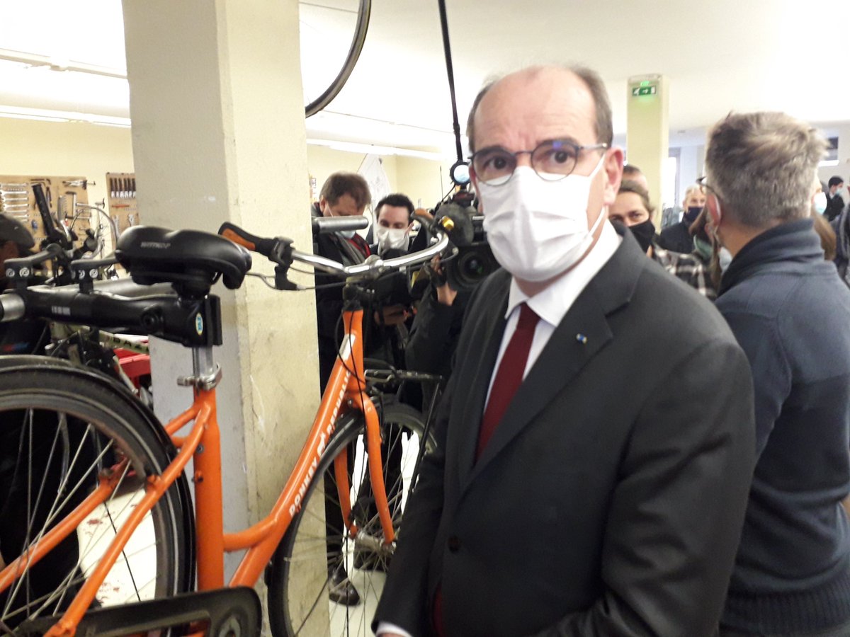 Le Premier Ministre <a href="/JeanCASTEX/">Jean Castex</a> poursuit ses visites dans <a href="/grandlyon/">Métropole de Lyon</a> 

Ici à Villeurbanne à l'atelier vélo Unis bike cc <a href="/villeurbanne/">Villeurbanne</a>