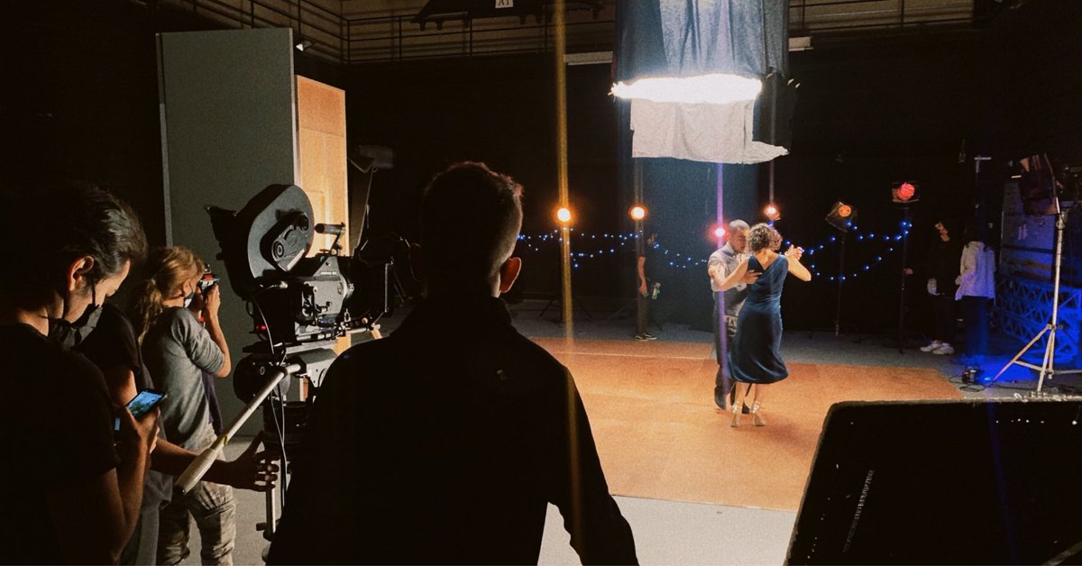 escac's tweet photo. #EscacRules I 🎞 Cuando la fotografía se convierte en cuadros de arte. Seguimos con la práctica #TableauVivant de lxs alumnxs del Máster en Dirección de #Fotografía, rodadas con #16mm, #35mm y #AlexaSXT https://t.co/dyEGTl2xfB