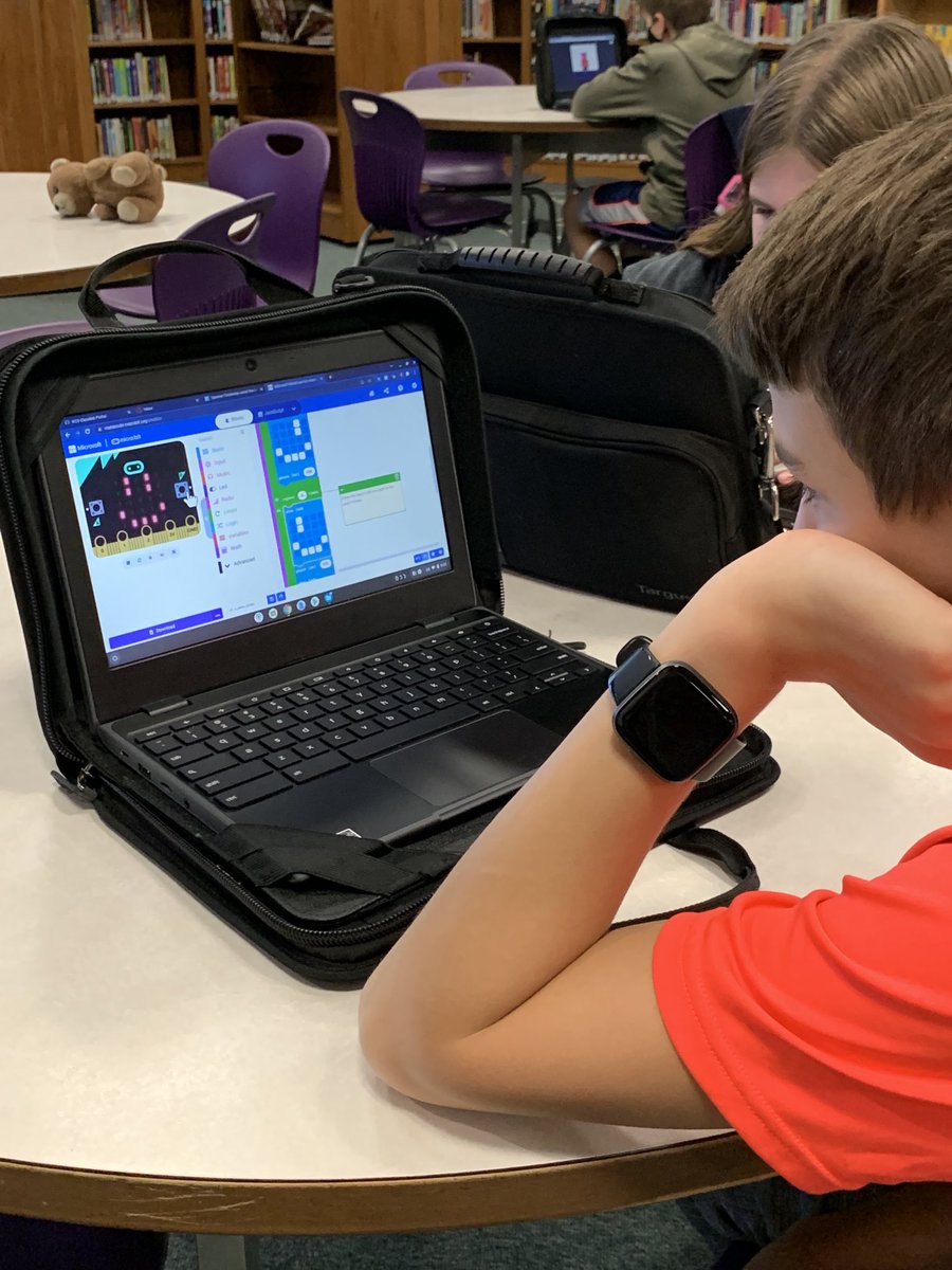 Sevier_Library's tweet photo. Debugging! Find and fix those mistakes! This week students are problem solving! By decomposing the problem they find differing solutions. 🤯 #KCSCodes @MSMakeCode @SpheroEdu @KCS_Sevier https://t.co/5olAJwHHRy