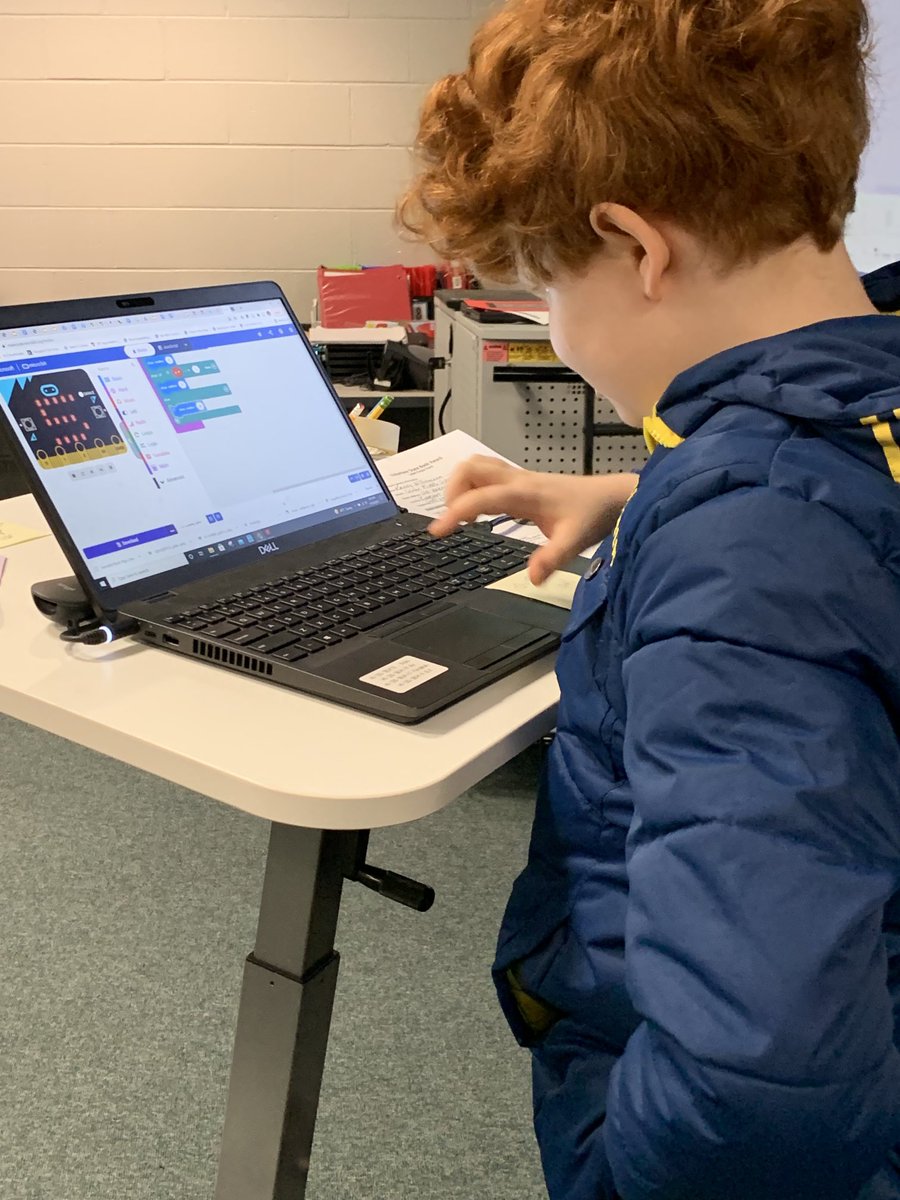 Sevier_Library's tweet photo. Debugging! Find and fix those mistakes! This week students are problem solving! By decomposing the problem they find differing solutions. 🤯 #KCSCodes @MSMakeCode @SpheroEdu @KCS_Sevier https://t.co/5olAJwHHRy
