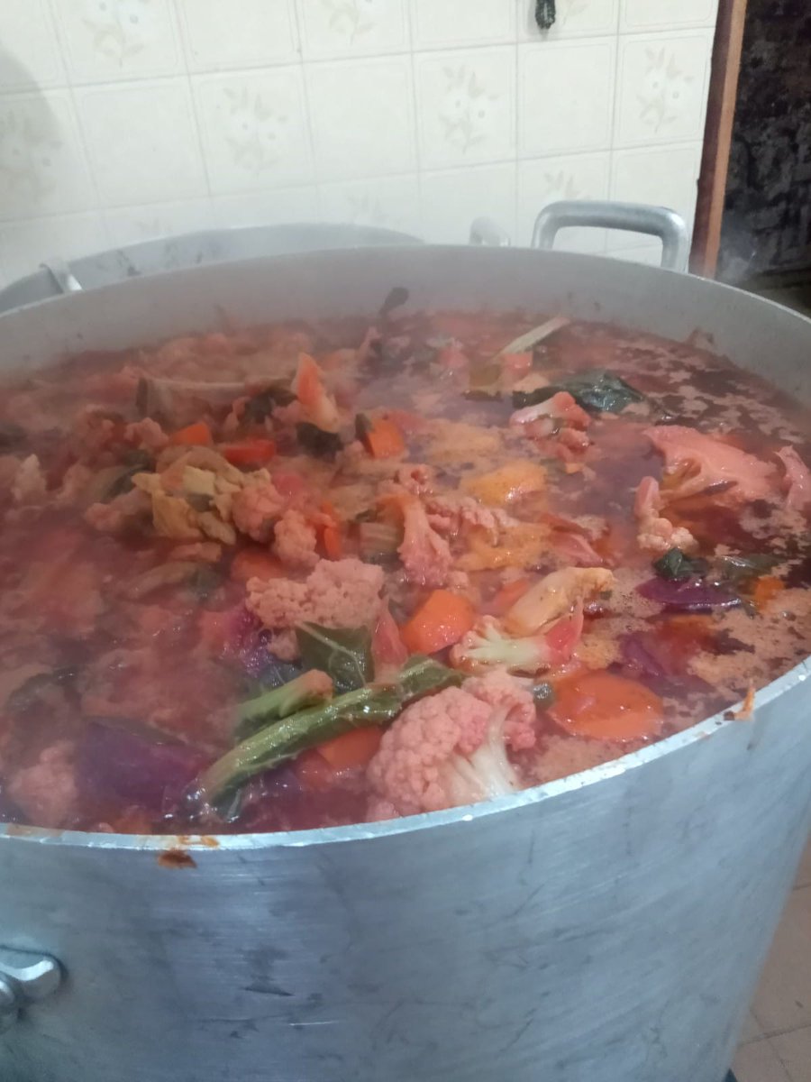 MTST_RS's tweet photo. Hoje o almoço é vegetariano na Cozinha Solidária AZENHA! 🥙🥗
#comidaboa
#CozinhaSolidariaAzenhaResiste
#mtstrs https://t.co/y7a2le9NNr