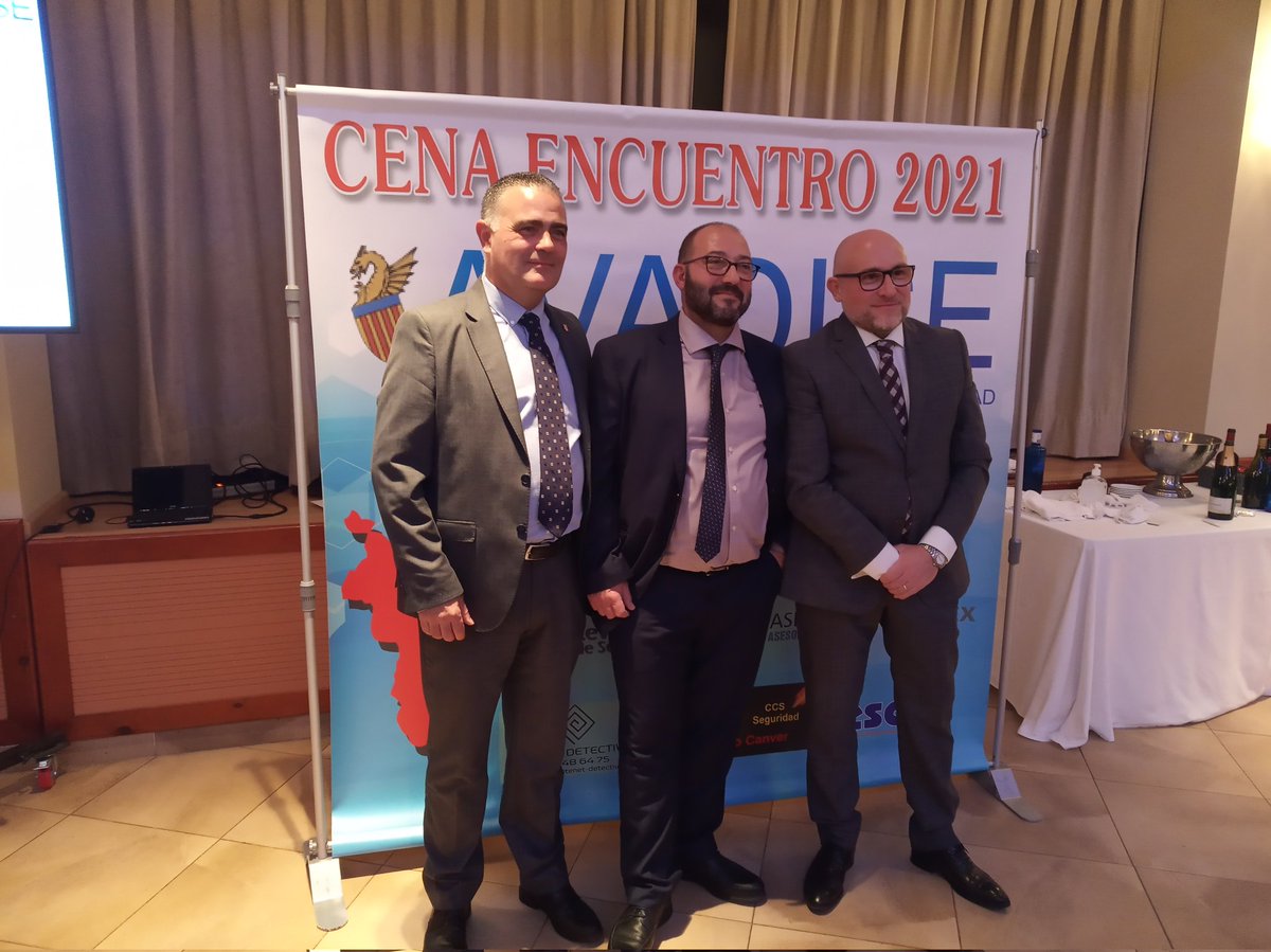 ESA_CV's tweet photo. Cena encuentro anual de AVADISE COMUNIDAD VALENCIANA.
ESACV asistió al evento cómo asociación patrocinadora, donde estuvo presente el Subdelegado de gobierno de Valencia y mandos de la Policía Nacional departamento de Seguridad Privada y Guardia Civil https://t.co/ECyBbELFUj