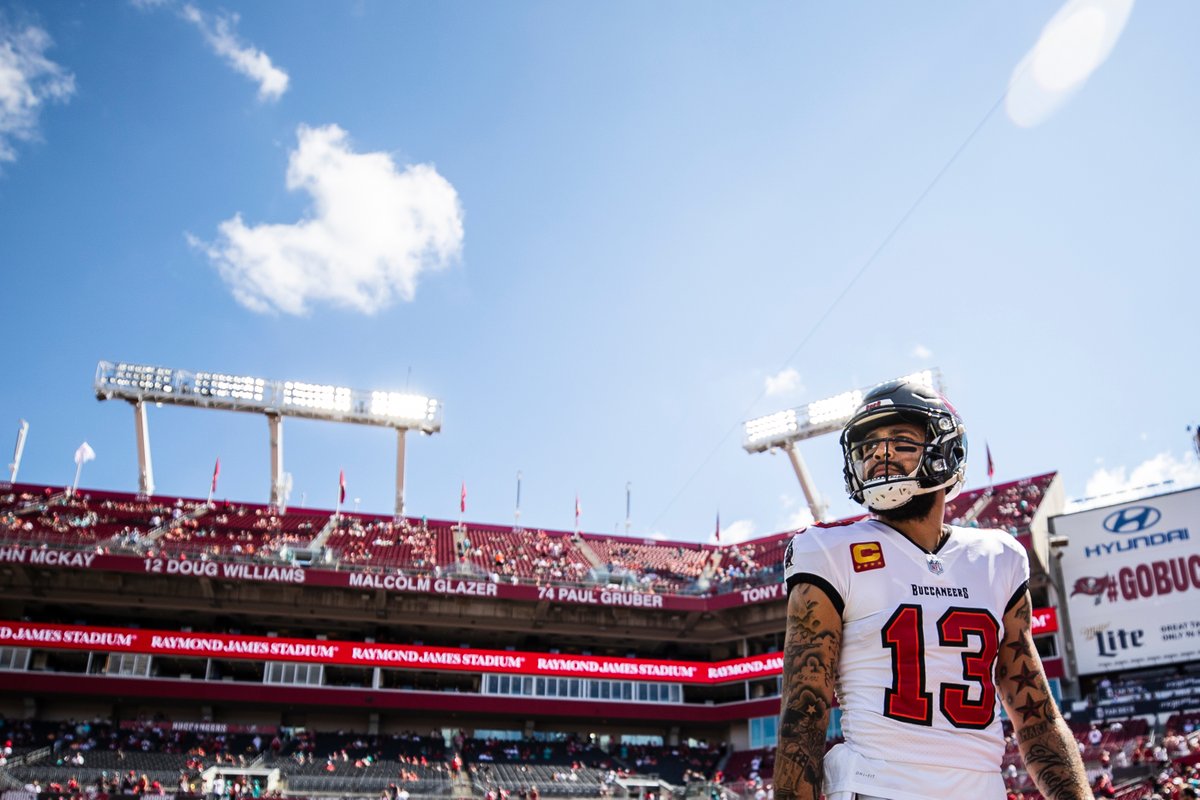 andrew_holman2's tweet photo. Buccaneers WR @MikeEvans13_ will be playing in his 115th career game on Sunday.

Only 5 players in NFL history have recorded 70+ TDs and 8,500+ receiving yds through their first 115 GP.

-Mike Evans
-Marvin Harrison (HOF)
-Calvin Johnson (HOF)
-Randy Moss (HOF)
-Jerry Rice (HOF) https://t.co/bBtwxAJuUH