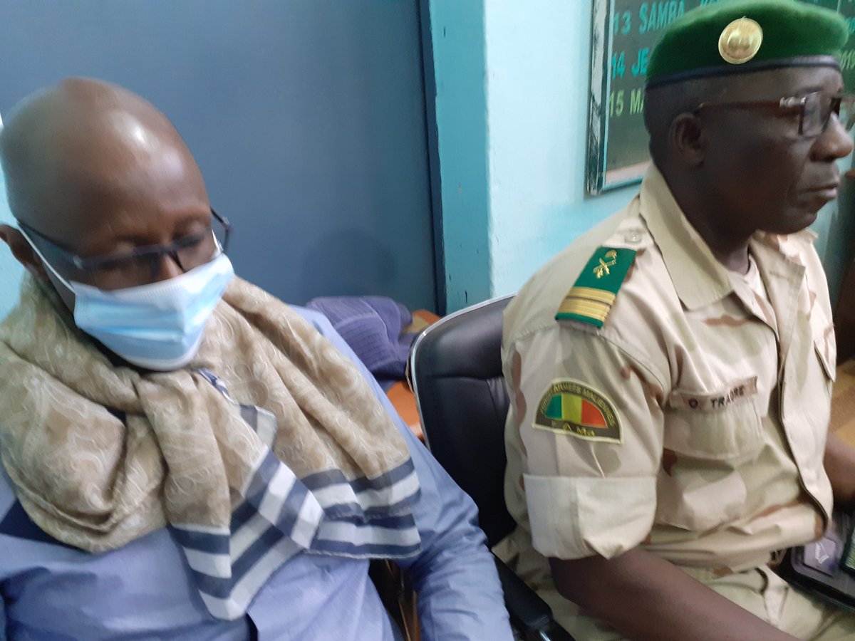 En visite de terrain dans la Région de Mopti, le Ministre de la Sécurité et de la Protection Civile, le Colonel- major Daoud Aly Mohammedine  s'est rendu cet après-midi à la Direction Régionale de la Police de Mopti pour s'enquérir des préoccupations du personnel