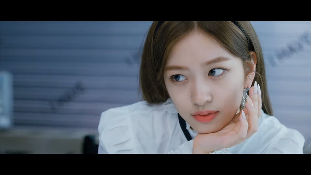 JinMaJin2's tweet photo. ユジンかわいい
#IVE #YUJIN https://t.co/RnB92IY8EX