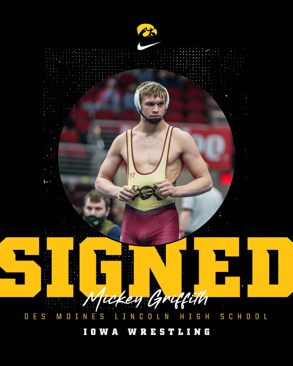 Hawks_Wrestling's tweet photo. Welcome to the #Hawkeyes @MGriffith03

🐤 vs. 🌎 | #FightForIowa https://t.co/Q3u0GWSM8P