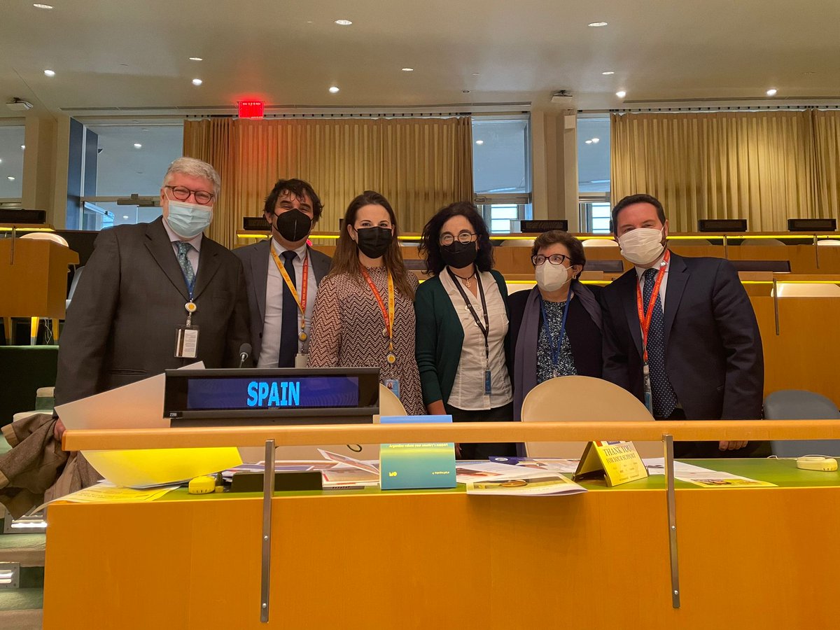Concha_EscobarH's tweet photo. At #UNGA, with my candidacy team &amp; ready for #ILC_2021 election day!

I'm so motivated to continue working at the #ILC in the next 5 years &amp; to contribute to the progressive development of #InternationalLaw.

Good luck to all candidates, specially to my 7 fellow women candidates! https://t.co/h7JFEws5KT