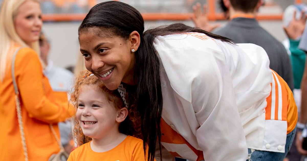 tennalum's tweet photo. It's a 𝙡𝙚𝙜𝙚𝙣𝙙𝙖𝙧𝙮 #BigOrangeFriday! 

Homecoming weekend honoring 100 years of Neyland Stadium kicks off today, with the #LittleVol walk and annual parade led by #LVFL and Grand Marshall Candace Parker ('08). 🍊 

Find a full list of events at https://t.co/yrfUHyzTv8 https://t.co/xDhMJKSzYr
