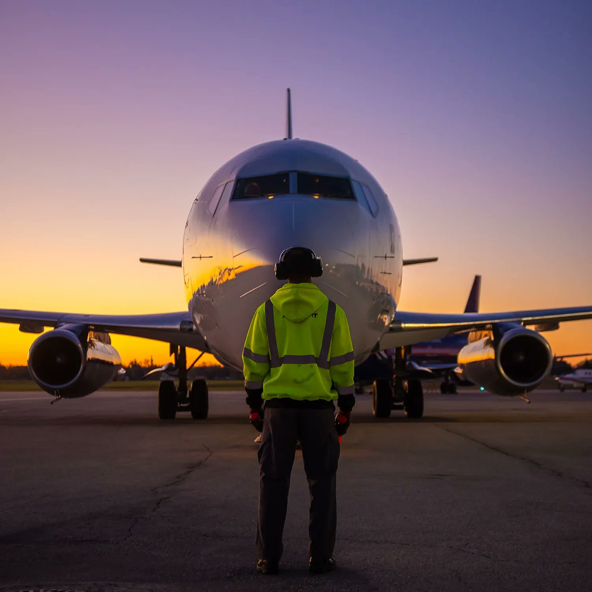 nolinoraviation's tweet photo. Special shout out to our #groundteam
Whether it's sunny, rainy, or windy, you are always there to save the day with your efficiency, your #teamspirit, and your smile.
Thank you for your daily dedication.
Click here to join the #team: https://t.co/H3pZuJc3WZ
#rampagent #aviation https://t.co/yqQwUiyIVz