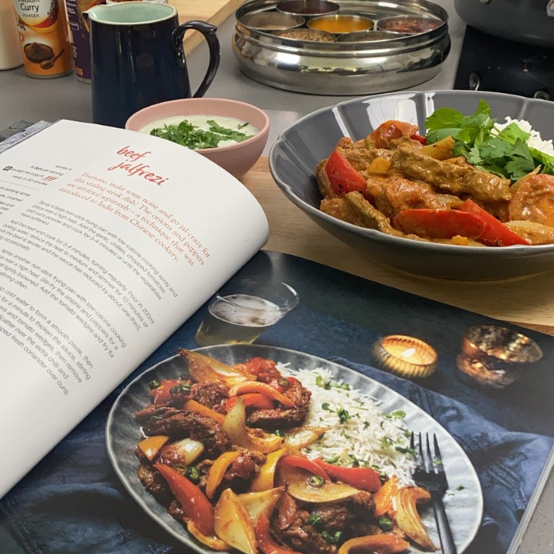 SlimmingWorld's tweet photo. Jalfr-easy does it π! Watch Sal, the #SlimmingWorld chef, as she makes this #Fakeaway from our ultimate curry cookbook. Become a part of our #SWCurryClub by getting a free copy of your own when you commit to 12 weeks of #WeightLoss or join Online now! https://t.co/EKWLq9XR6y https://t.co/rBVXeRPiQk