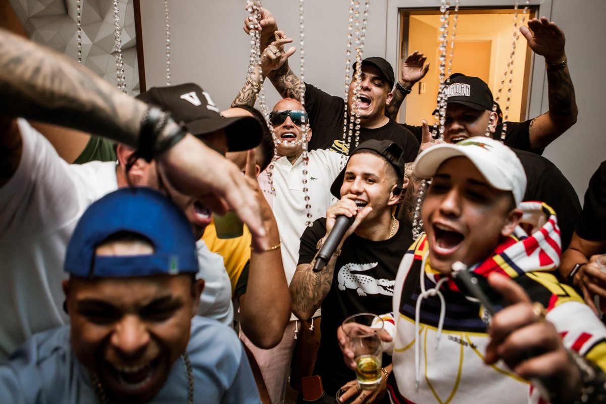 mcguime's tweet photo. Resumo do aniversário: 🤪
@igorcavalari @PaozinhoDj @mcrodolfinho @mcjoaozinhovt @LexaOficial @mczaac @JDOnThaTrack https://t.co/m5oYfFQuuY