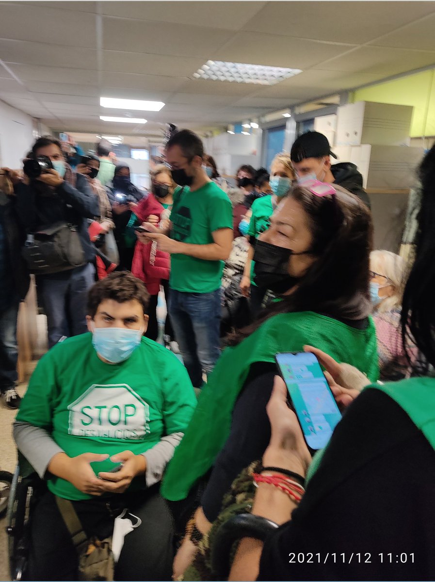 pahtarragonainf's tweet photo. Un centenar de miembros de @LA_PAH ocupan esta mañana la Agencia de la Vivienda en Barcelona para reclamar a Junts por Catalunya "la retirada de enmiendas a la nueva Ley antidesahucios". https://t.co/HQTBZnCzqe