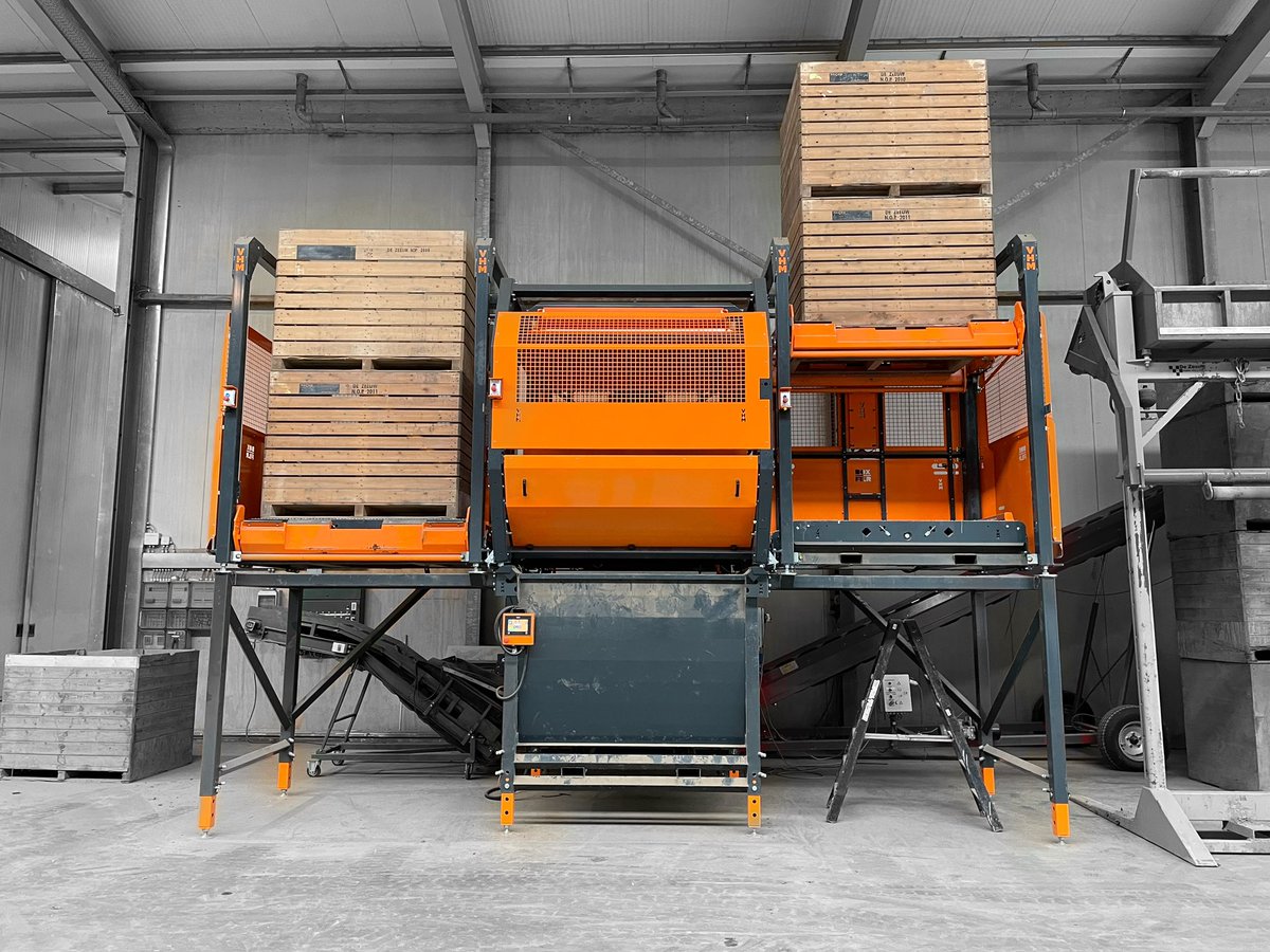 BasDijke's tweet photo. Na een seizoen proto-draaien kan deze vernieuwde machine komend seizoen zijn rondjes draaien in de vertrouwde kleuren van @VHMMACHINERY https://t.co/AefWLFznsZ