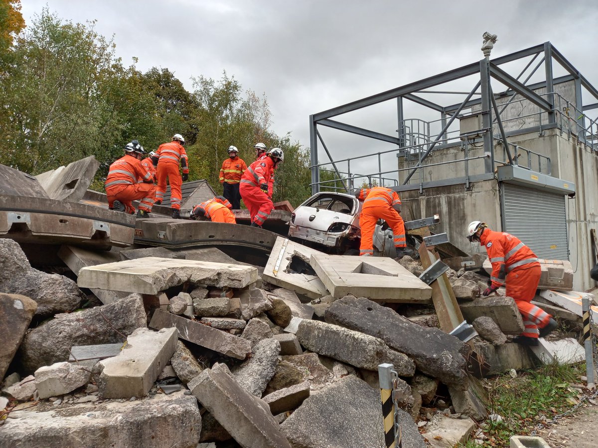UKHeavyRescue's tweet photo. @USAR_Capability #USAR Tactical Advisor Search Manager course @MerseyFire, enjoyable week of technical input, guest speakers, case studies and exercises. Thanks to Jim Taylor, Paul Staples and Pete  Marnick from @MerseyFire. Great to finally meet Suzanne and Sue from NR #mfrs 👍 https://t.co/NSrU9JfdbX
