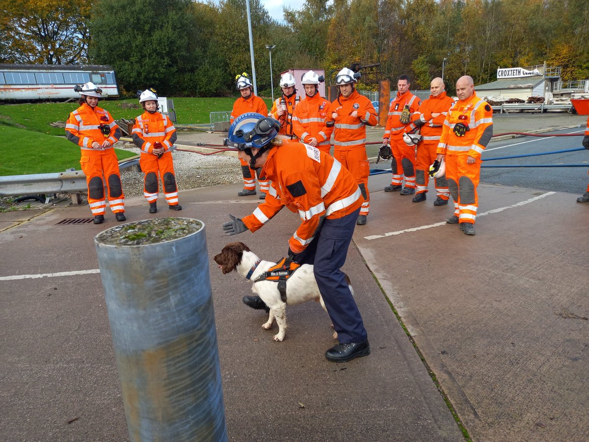 UKHeavyRescue's tweet photo. @USAR_Capability #USAR Tactical Advisor Search Manager course @MerseyFire, enjoyable week of technical input, guest speakers, case studies and exercises. Thanks to Jim Taylor, Paul Staples and Pete  Marnick from @MerseyFire. Great to finally meet Suzanne and Sue from NR #mfrs 👍 https://t.co/NSrU9JfdbX