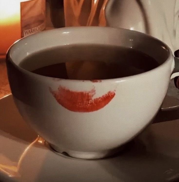 parisandior's tweet photo. red (taylor’s version) https://t.co/7mZF1JqVxI