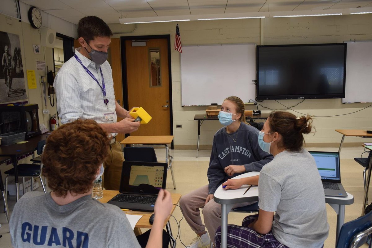 OBENSchools's tweet photo. Students in Stony Brook Engineering are creating clocks, or one-minute interval timers, during their gears unit. They create the clocks from start to finish, including 3D printing all the materials. It challenges & engages our students, making for a great project – hands down!🕥 https://t.co/v1SlbQEnCJ