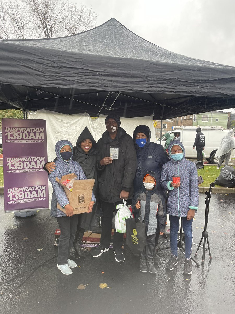 BMOAChicagoland's tweet photo. Rain, snow or shine, we’re out here giving away turkeys with all the trimmings! Today we’re at 7600 S. Vincennes while supplies last. #bmoachicagoland #happythanksgiving #tistheseason #imlovinit https://t.co/kcM7nNhN7W