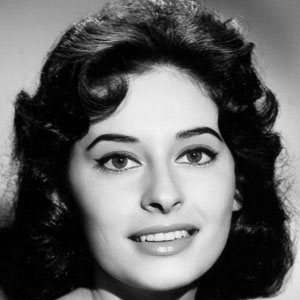 denisecahoon4's tweet photo. Remembering #InaBalin (Nov 12, 1937– June 20, 1990). Brooklyn-native actress Ina Balin (née Rosenberg) was born into a Jewish family of entertainers. She co-stared with Elvis in the movie "Charro"
#Elvis1969
#ElvisHistory
#Elvis2021 https://t.co/3jTfWrIJqy