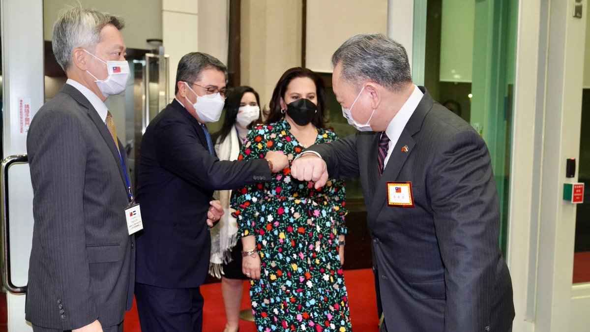 anagarciacarias's tweet photo. Acompaño a @JuanOrlandoH en visita oficial que realiza a la República de China (#Taiwán) para agradecer el apoyo que el gobierno de esta nación amiga ha brindado al pueblo hondureño durante su gestión y reafirmar las fuertes relaciones diplomáticas y de amistad entre ambos países https://t.co/cXUIl4dBvK
