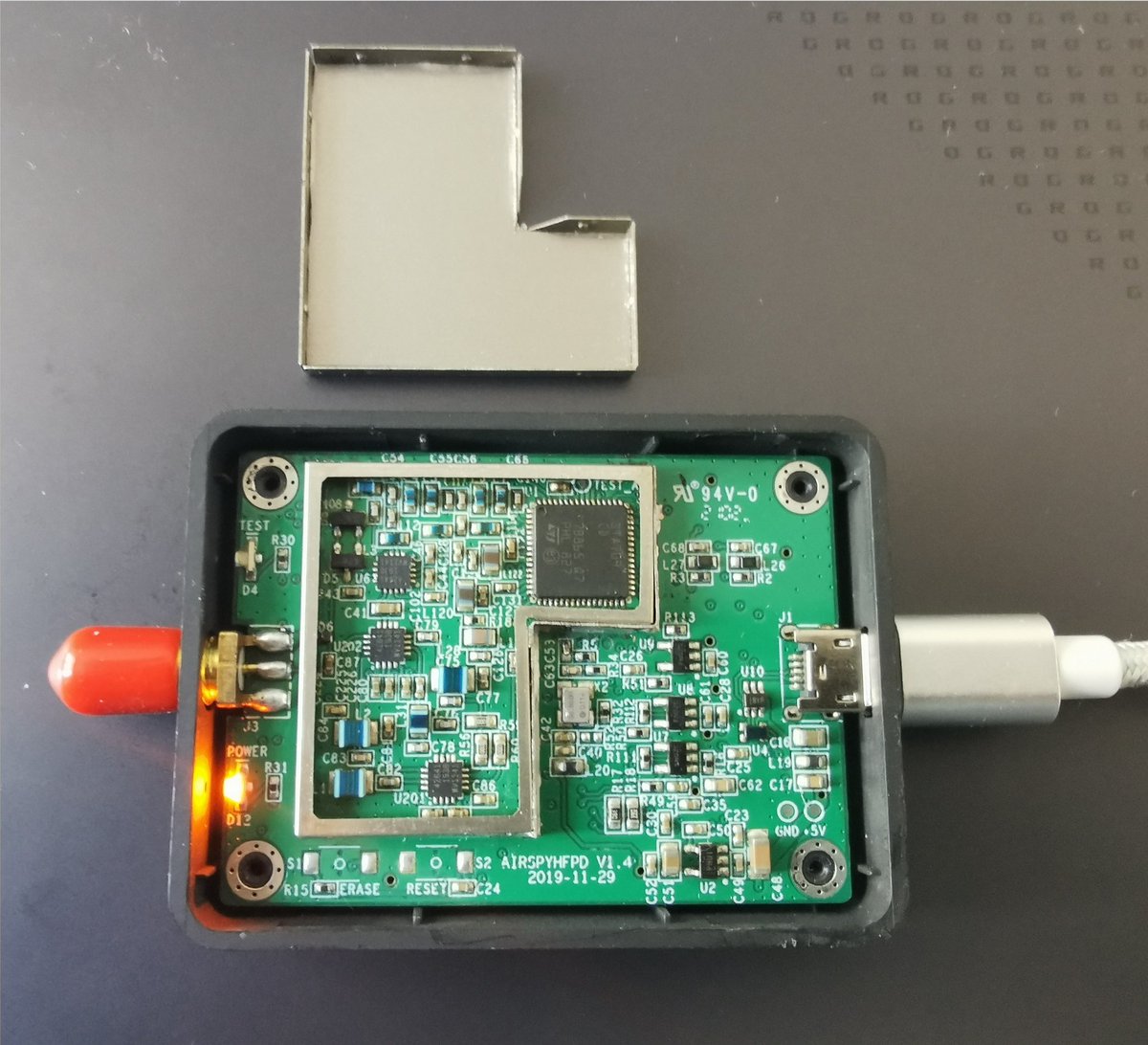 lambdaprog's tweet image. Testing a new removable RF shield for the #Airspy HF+ Discovery to ease servicing and modifications. Note the reduction of the noise floor with/without the shield.