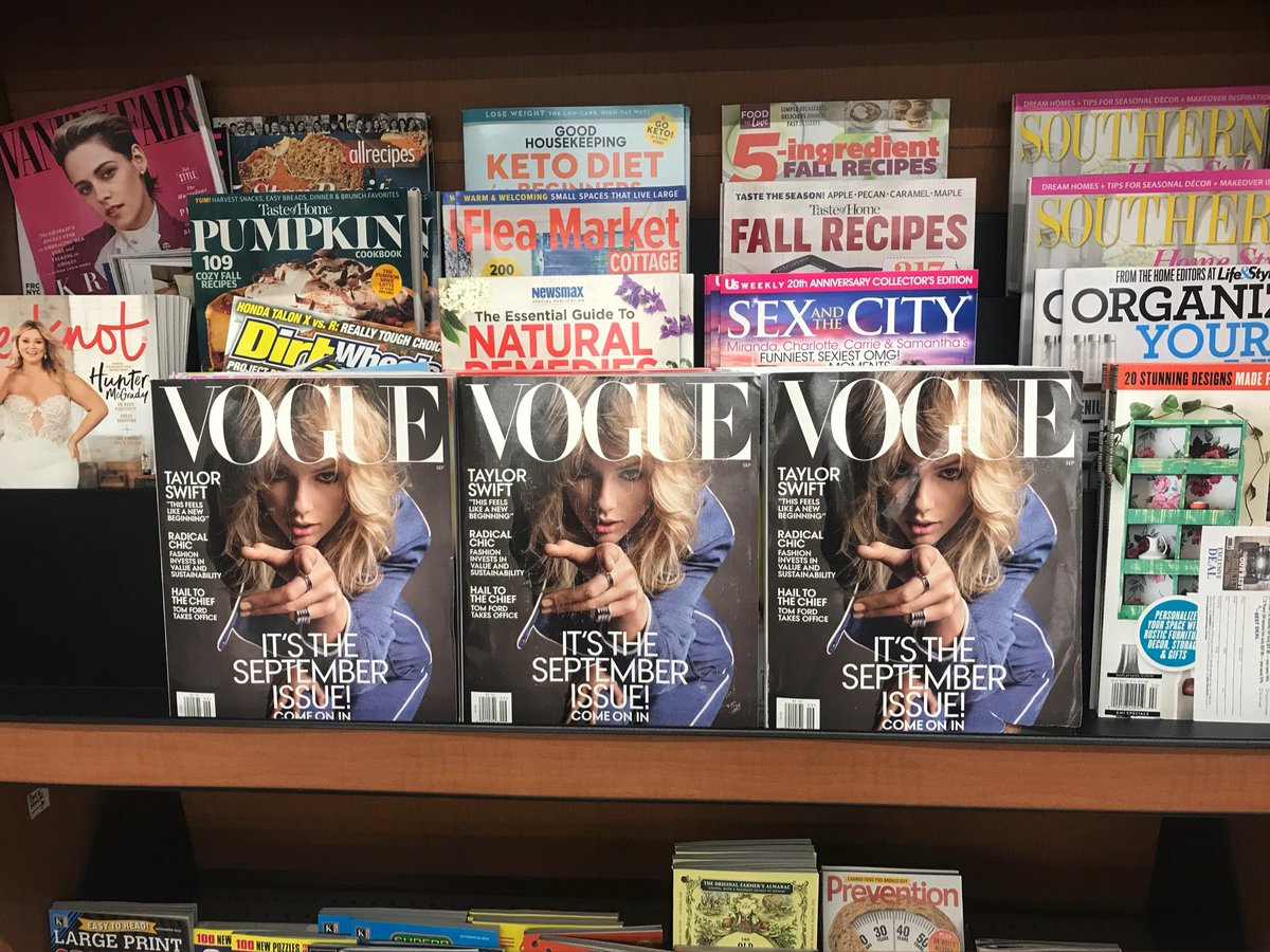swiftmae1313's tweet image. 🇺🇸で留学した時に、taytayのVogueあって横並べちゃった…可愛い　
#taylorswift #テイラースウィフト