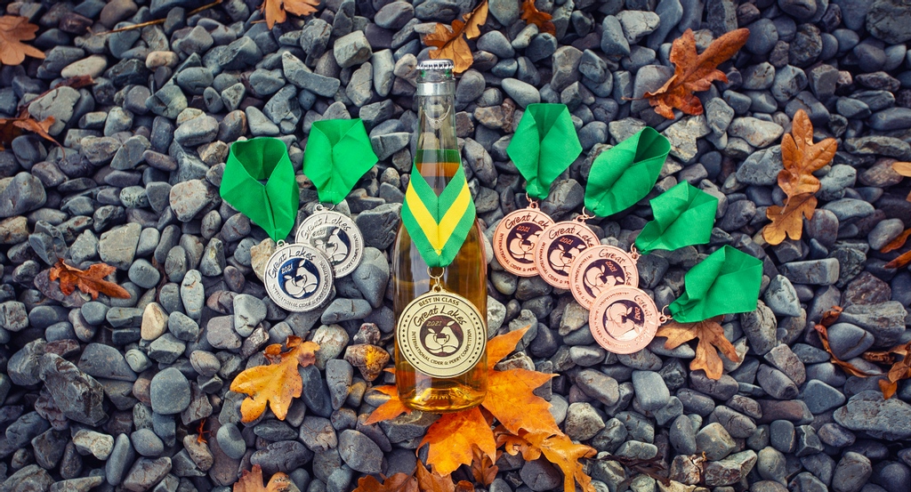 Gloria Bell's modern #perry took 2nd best of show in its category at this year's @GLINTCAP, the only #Canadian to win a BoS award in the #homebrew category. Check out our chat with her about her wins and #perrymaking: tinyurl.com/yxzjmnv3 #homebrew #canadahomebrews #cider