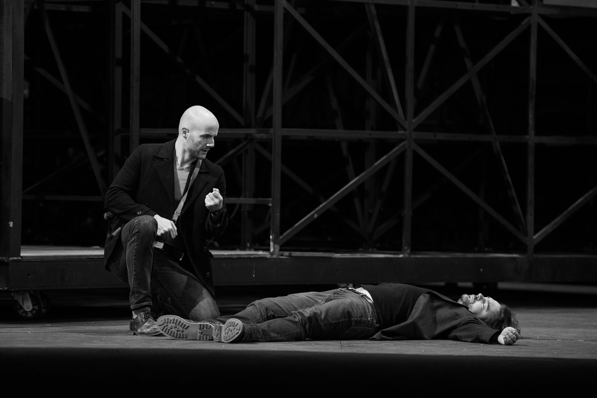 OperaRoma's tweet photo. “I cospiratori avevano tutti una ragione personale per volere la morte di Cesare?” #IanBurton.
‘Julius Caesar’ di #GiorgioBattistelli su libretto di #IanBurton dal 20 novembre al Teatro dell’Opera: sul podio il maestro #DanieleGatti, regia di #RobertCarsen.
#operaroma #TORjc https://t.co/zxDaPaNygm