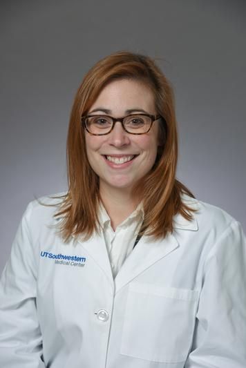 Family relationships impact the course of #depression and #bipolar disorder. This systematic review of studies from 2010-2019 by #familymedicine researcher Sarah Woods, Ph.D., finds strong support for couple and family therapy interventions for both. bit.ly/3F2Z8CD