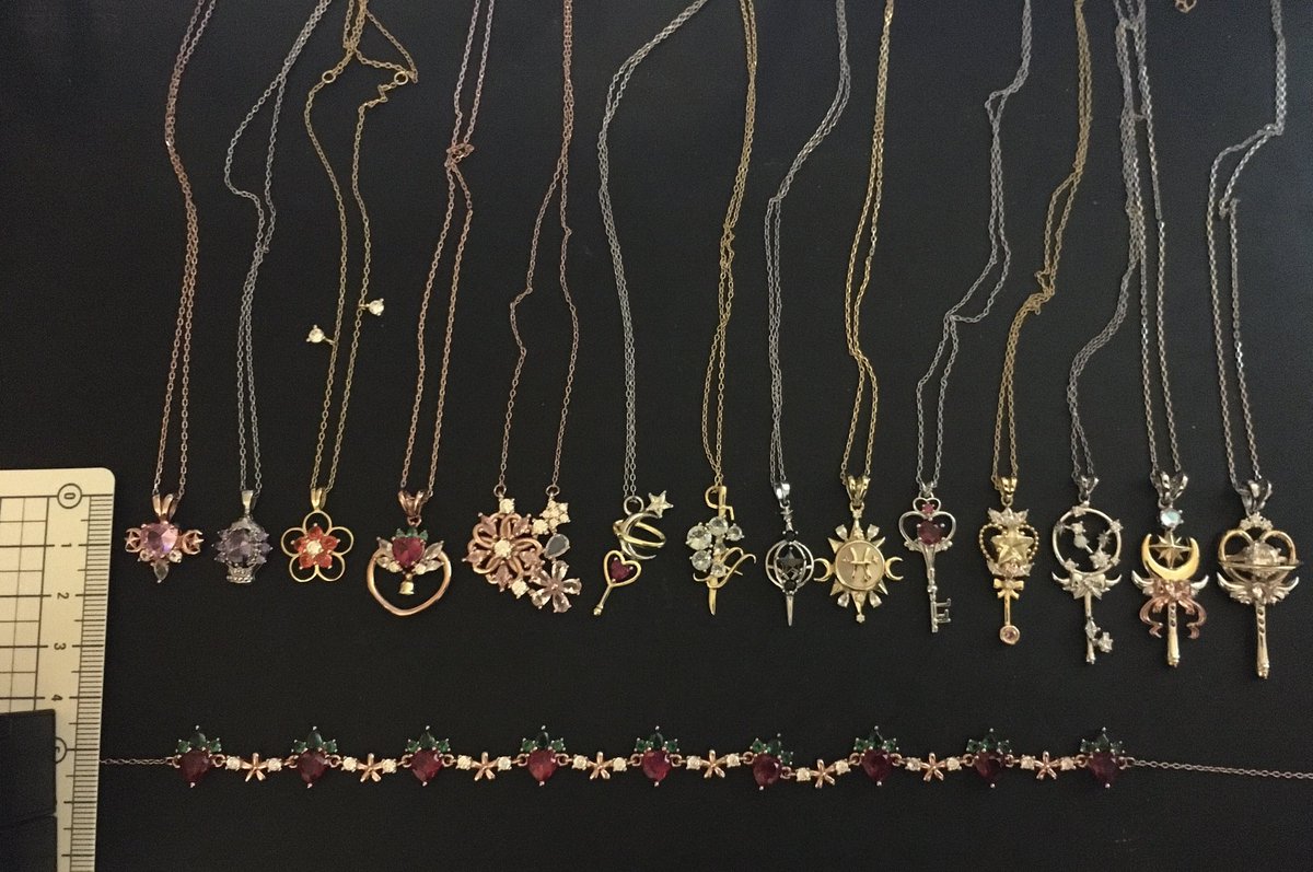 bisoulovelyfan's tweet photo. one of our amazing bisoucord users @ocariina_ai made this lovely reference for pendant sizes from her gorgeous collection! peep the ruler and all 🥰💕 https://t.co/dIhPrt7PfY