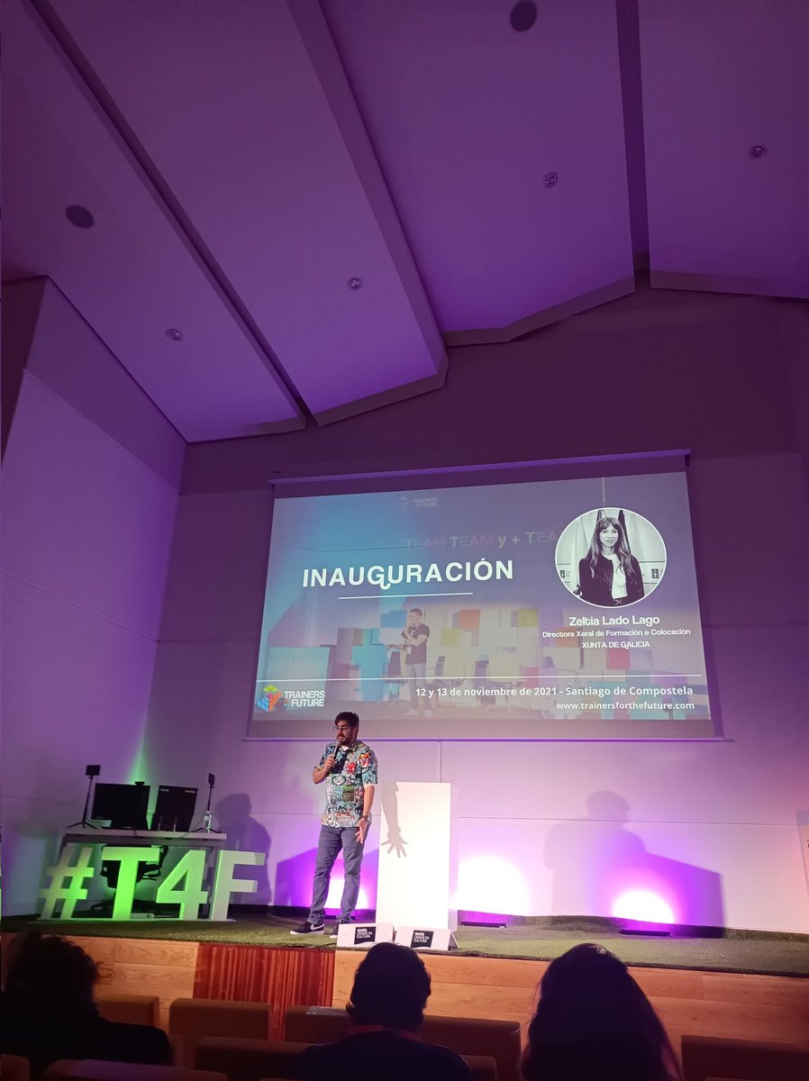 patrisan_ou's tweet photo. Arrancamos @Trainers4Future con el mejor maestro de ceremonias posible, el gran #artesanodigital @AngelCruzGonz #T4F https://t.co/Luxmf4IPl9