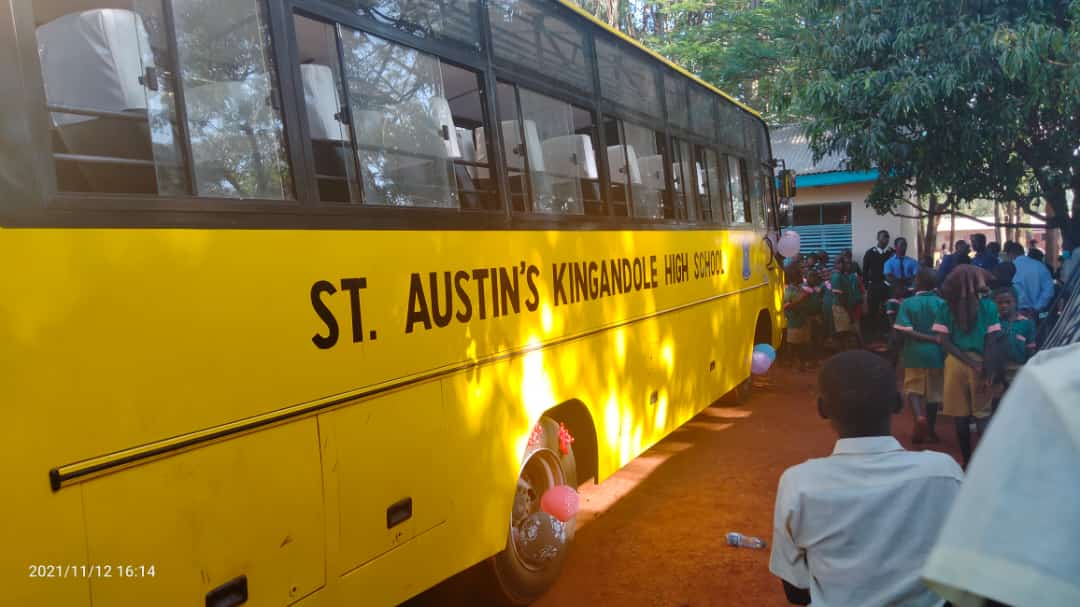 oyulajoseph's tweet photo. Officially handed over the newly acquired Bus for Austin's Kingandole High School.
Education is one of the key components that bring growth and progress into any given society; we continue to focus on improving the quality of our learning facilities @NGCDF_Kenya #ButulaRising https://t.co/6GWTWtlVX9