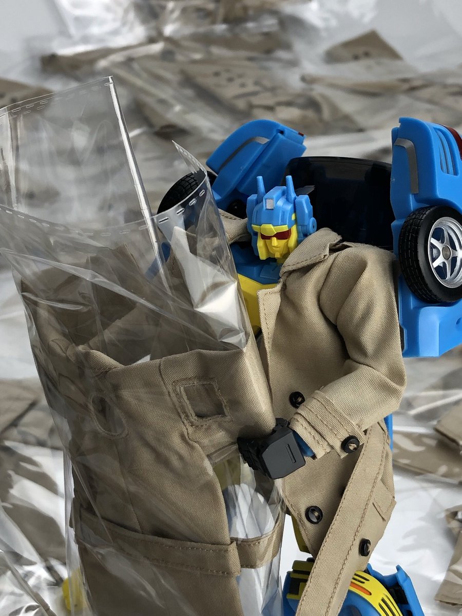 fans_hobby's tweet photo. Detective: Calling head quarter, after my long investigation, finally track down the party who’s behind all these TRENCH COATS!!
Reported that goods will start shipping next week!!
#fanshobby #thirdpartytransformers #juniorheadmasters #nightbeat #nitewalker https://t.co/nFZG0kdwd4