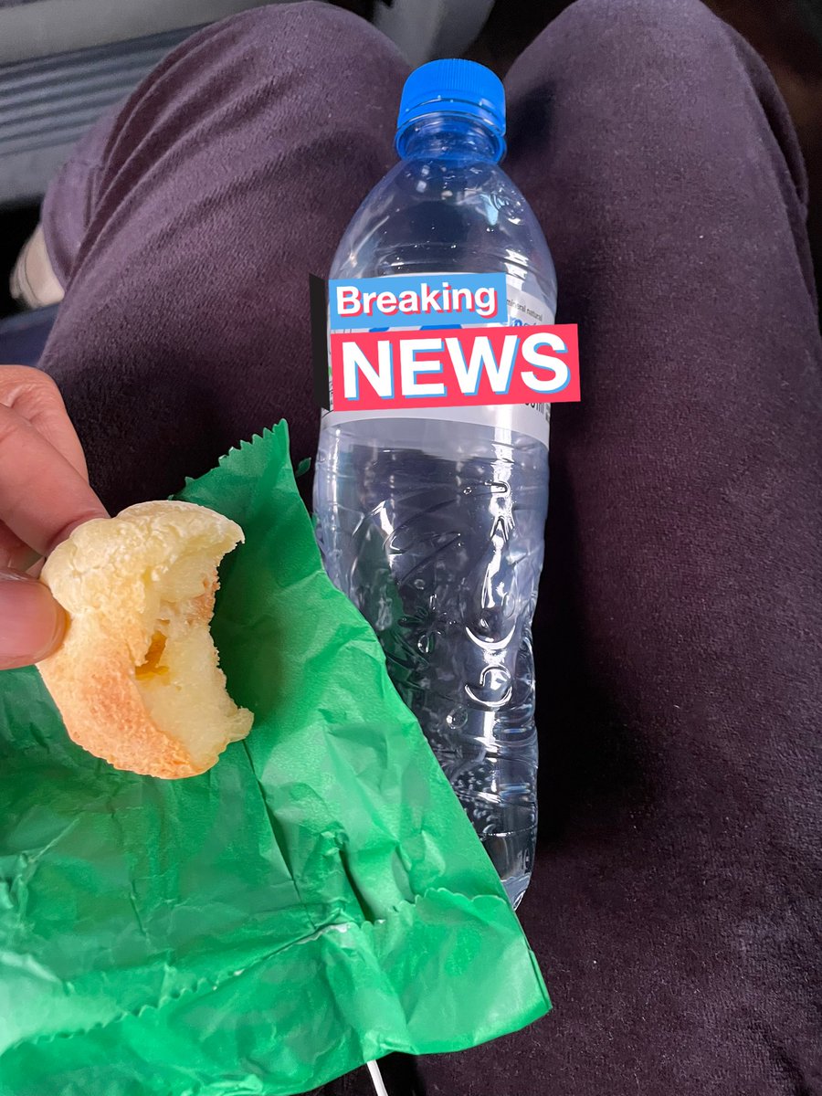 RobcamarRob's tweet image. Esses dois itens, água e pão de queijo comprados na RODOVIÁRIA DA BARRA FUNDA por R$ 7 reais cada, total de R$ 14 reais. Precinho né @Casadopaode_Q ? SQNAO PRA O que oferece. 
A RODOVIÁRIA NÃO TEM ESCALA ROLANTE PRA DESCER PARA AS PLATAFORMAS COM SUAS MALAS. Bela 💩