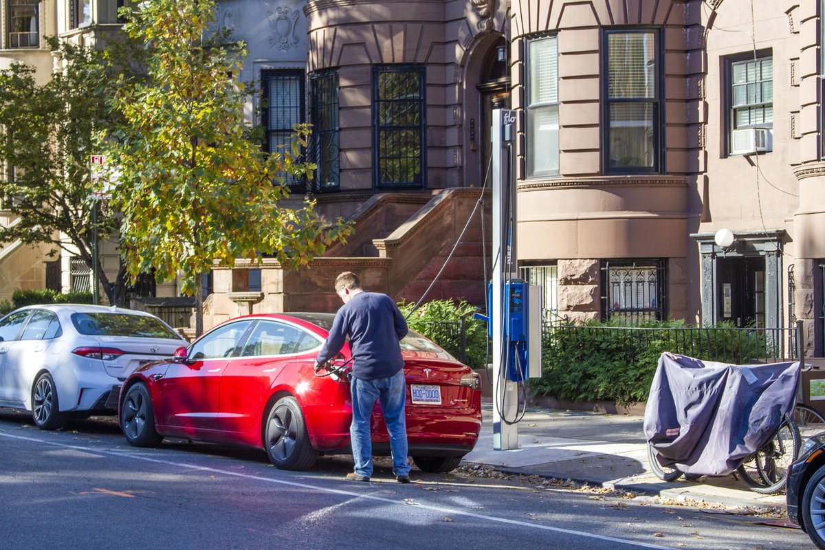 ignacio_id's tweet photo. The #plugnyc #evcharger I designed for #newyorkcity #readytogo in #Brooklyn  #Parkslope #prospectparkwest &amp; #5thstreet
@ConEdison  @NYC_DOT  @FLONetwork https://t.co/DC3f9bcpQb