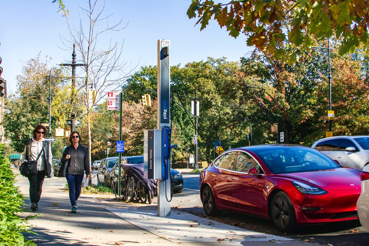 ignacio_id's tweet photo. The #plugnyc #evcharger I designed for #newyorkcity #readytogo in #Brooklyn  #Parkslope #prospectparkwest &amp; #5thstreet
@ConEdison  @NYC_DOT  @FLONetwork https://t.co/DC3f9bcpQb