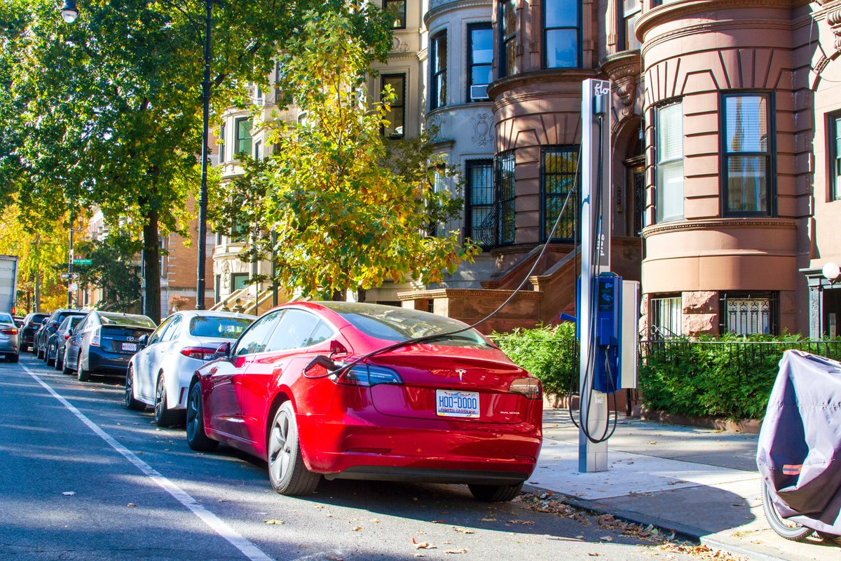 ignacio_id's tweet photo. The #plugnyc #evcharger I designed for #newyorkcity #readytogo in #Brooklyn  #Parkslope #prospectparkwest &amp; #5thstreet
@ConEdison  @NYC_DOT  @FLONetwork https://t.co/DC3f9bcpQb
