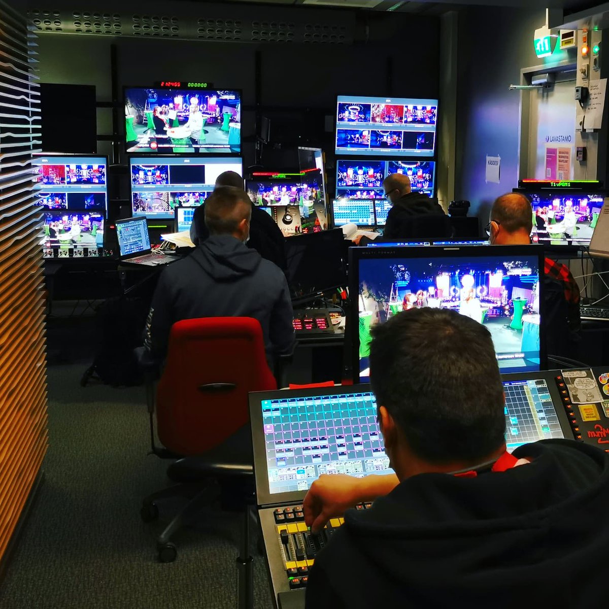 KirsiMM's tweet photo. Kaikki alkaa olla valmista illan suurta show'ta varten Tampereen Mediapoliksessa.
#Nenäpäivä
#kulissientakana
#Tampere
#MediapolisTre https://t.co/jZMKoXK5BM