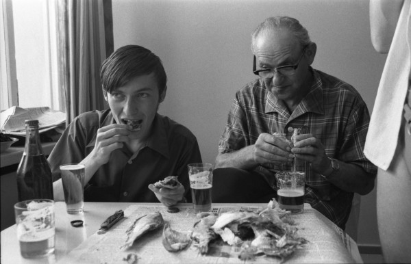 Douglas Griffin on X: Hastings, December 1971. Soviet GMs Viktor Korchnoi  & Anatoly Karpov pose for a photo. They went on to share 1st-2nd place in  the Hastings International, ahead of Mecking