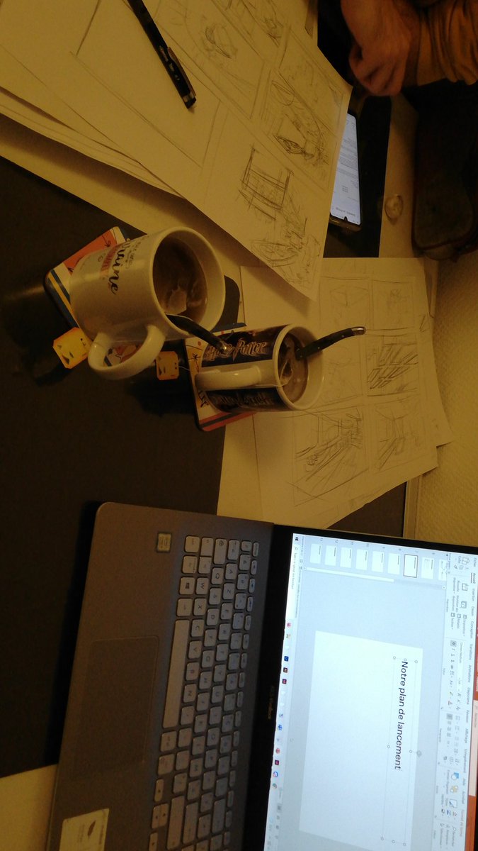 LucieManetti's tweet photo. Après midi travail entre amis, on se motive pour les devoirs avec une tasse de thé ! 💪👊

#twoB3 #MyDigitalSchool #homework https://t.co/Z4u5qK97wF