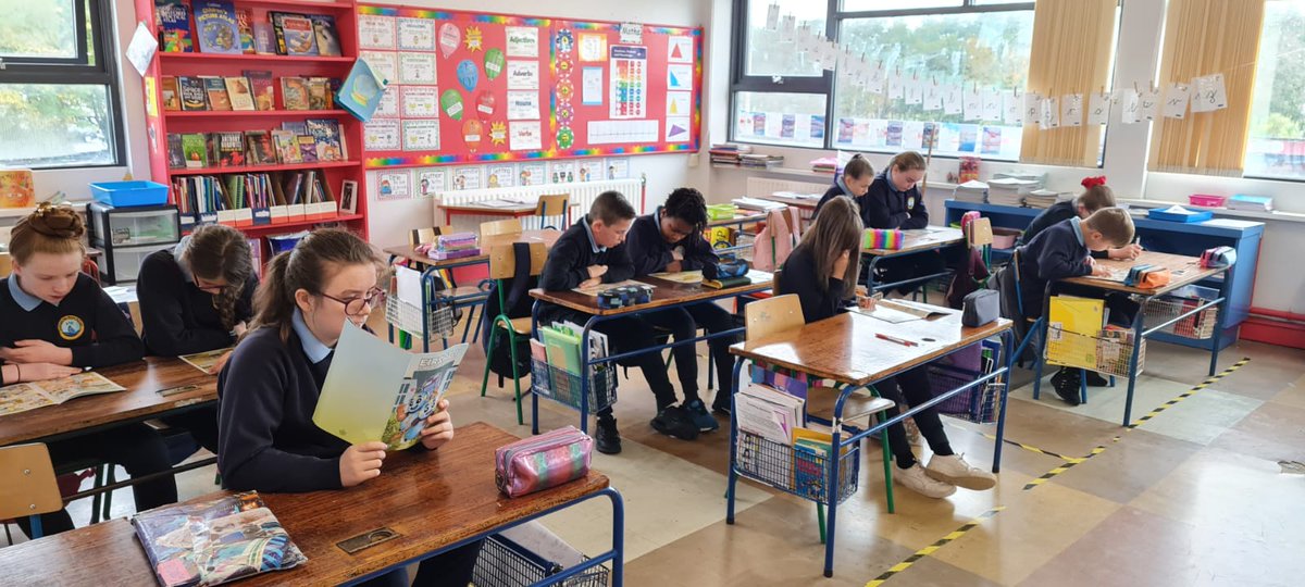 UCDExplore's tweet photo. The @EIRSAT1 comic book has made its way to Galway just in time for #scienceweek 🎉
Pupils from Radharc na Mara School are learning all about EIRSAT-1 Ireland's first satellite!
@ucdscience @UCD_physics  @ucdcommunity @scienceirl https://t.co/fom7wSDwdP