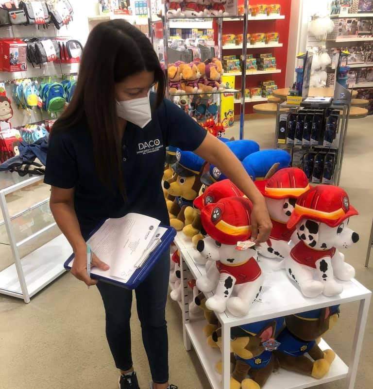 dacoatufavor's tweet photo. Si durante esta temporada estás buscando comprar juguetes, verifica la edad para la cual se recomienda el producto, así como cualquier instrucción de seguridad que pueda aplicar. #DACoEduca https://t.co/VJxs7BkuaL