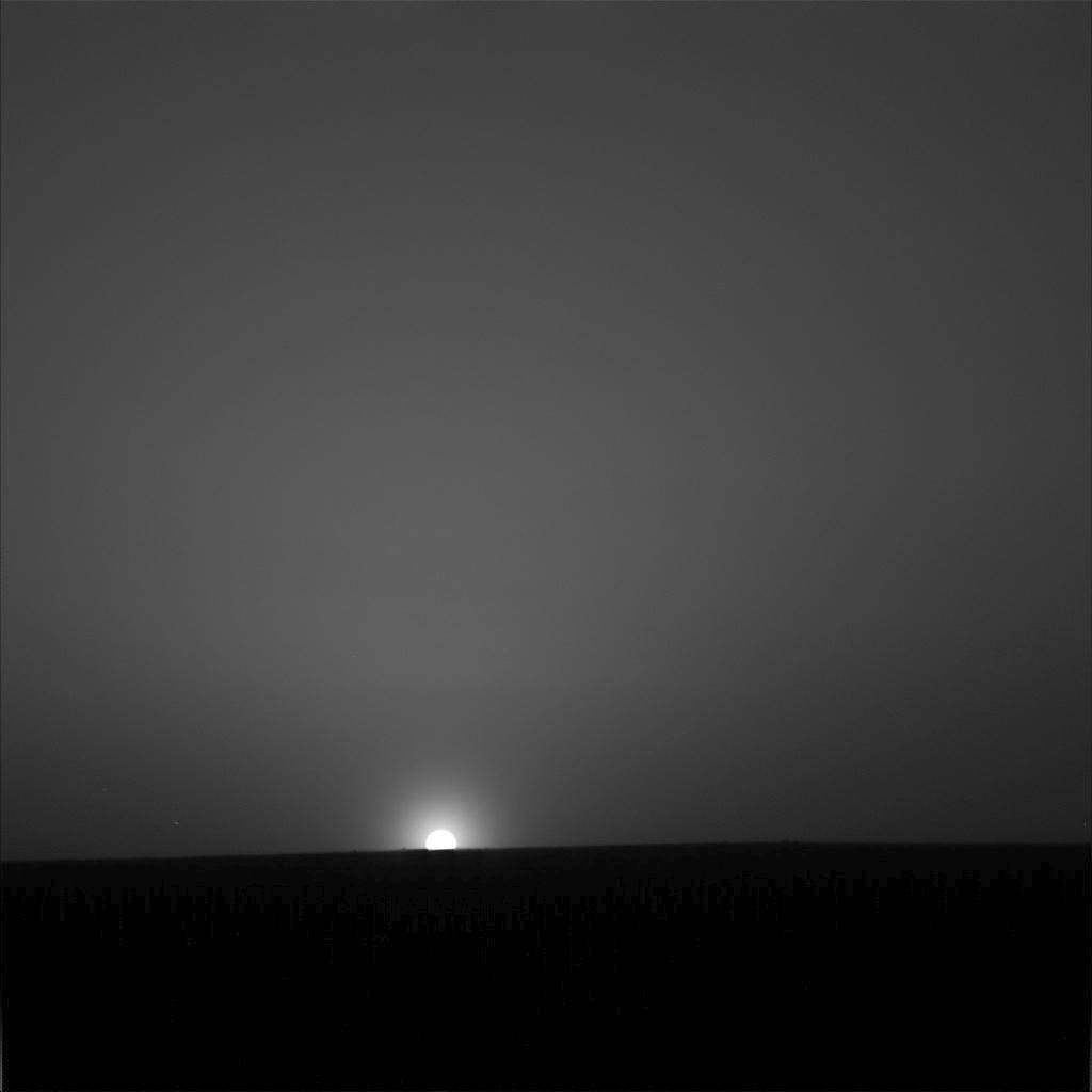 SETIInstitute's tweet photo. #PPOD: Above the Martian arctic circle, the Sun does not set during the peak of the Martian summer. This red-filter image taken by the Phoenix lander's Surface Stereo Imager shows the Sun rising on the morning of sol 90, Aug. 25, 2008. @NASA @NASAJPL @Caltech @uarizona @TAMU https://t.co/l14GPt8Cpv