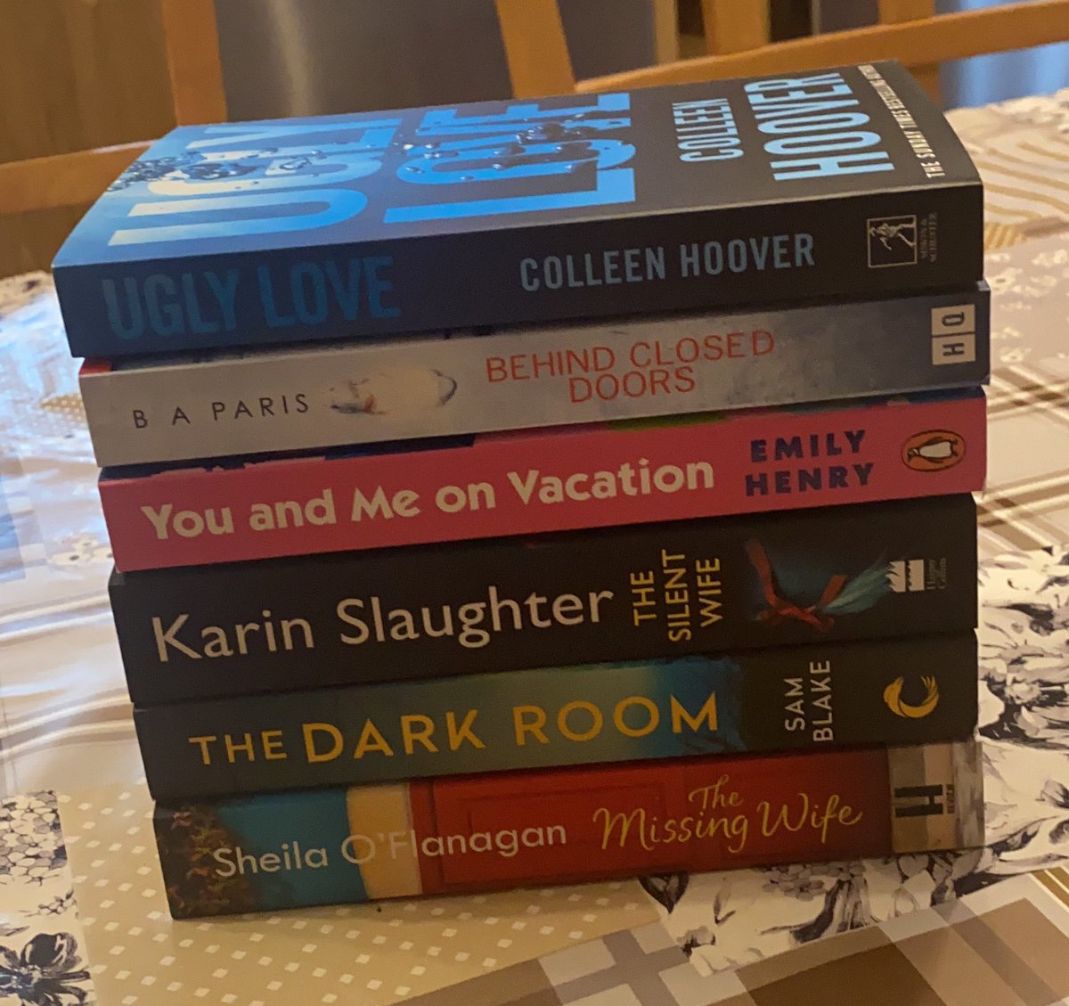 asgall21's tweet photo. During these final busy months until my PhD thesis submission and in a conscious effort to have some time out and self-care, I’ve decided to leave the phone down and read more❣️these should keep me going for about a week 😆 #phdlife #phdselfcare #readingisgoodforthesoul https://t.co/FD4eFsmNgk